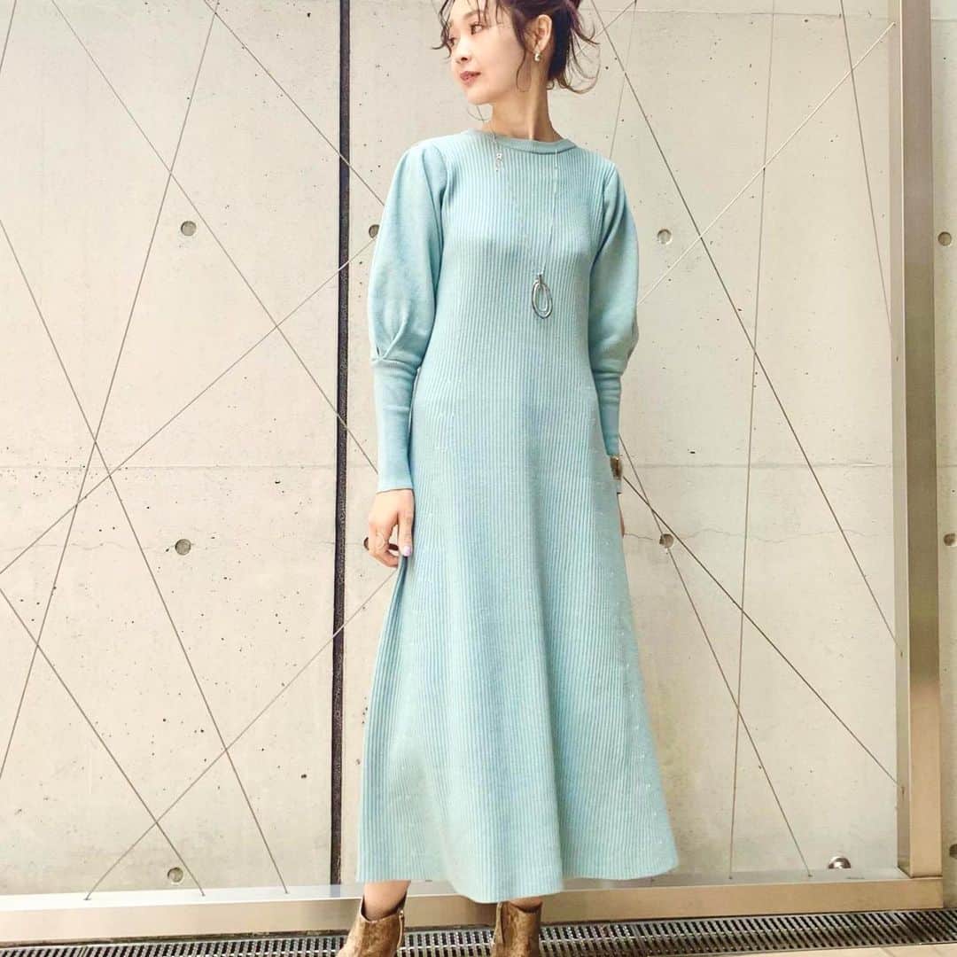 のインスタグラム：「🌟NEW ITEMS -STAFF STYLING-  2021年1月入荷の新作アイテムをスタッフスタイリングでご紹介！  ✔︎ ボリュームスリーブフレアニットワンピース  暖かく着られてエレガントに引き立つ、冬必携のニットワンピース👗  ------------------------------------------------  ▶︎公式オンラインショップJ'aDoRe JUN ONLINEでは秋冬の新作商品&PRE ORDERアイテムをご覧になれます！﻿ ﻿ お買い物を是非お楽しみください♪﻿ ﻿ #ViS#ビス#2021#SS#preorder #visage#春夏#fashion#vis_jp#instafashion#今日のコーデ#きょこ#プチプラ#プチプラコーデ#スタイリング#ファッション#カジュアル#お家時間#トレンド服#大人っぽい」