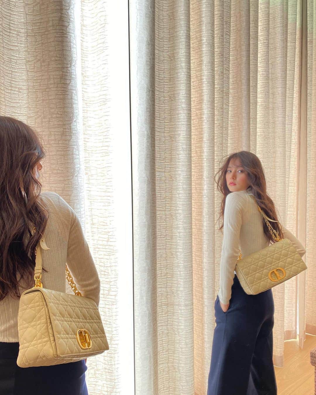 新木優子さんのインスタグラム写真 - (新木優子Instagram)「Diorの新しいバッグ、Caro スタイリッシュでこだわりがぎゅっと詰まったデザイン素敵でした♡ さて、わたしはどの形のどの色を選んだでしょうか🙋🏻‍♀️♡  #Dior #DiorCaro @dior」1月9日 22時38分 - yuuuuukko_
