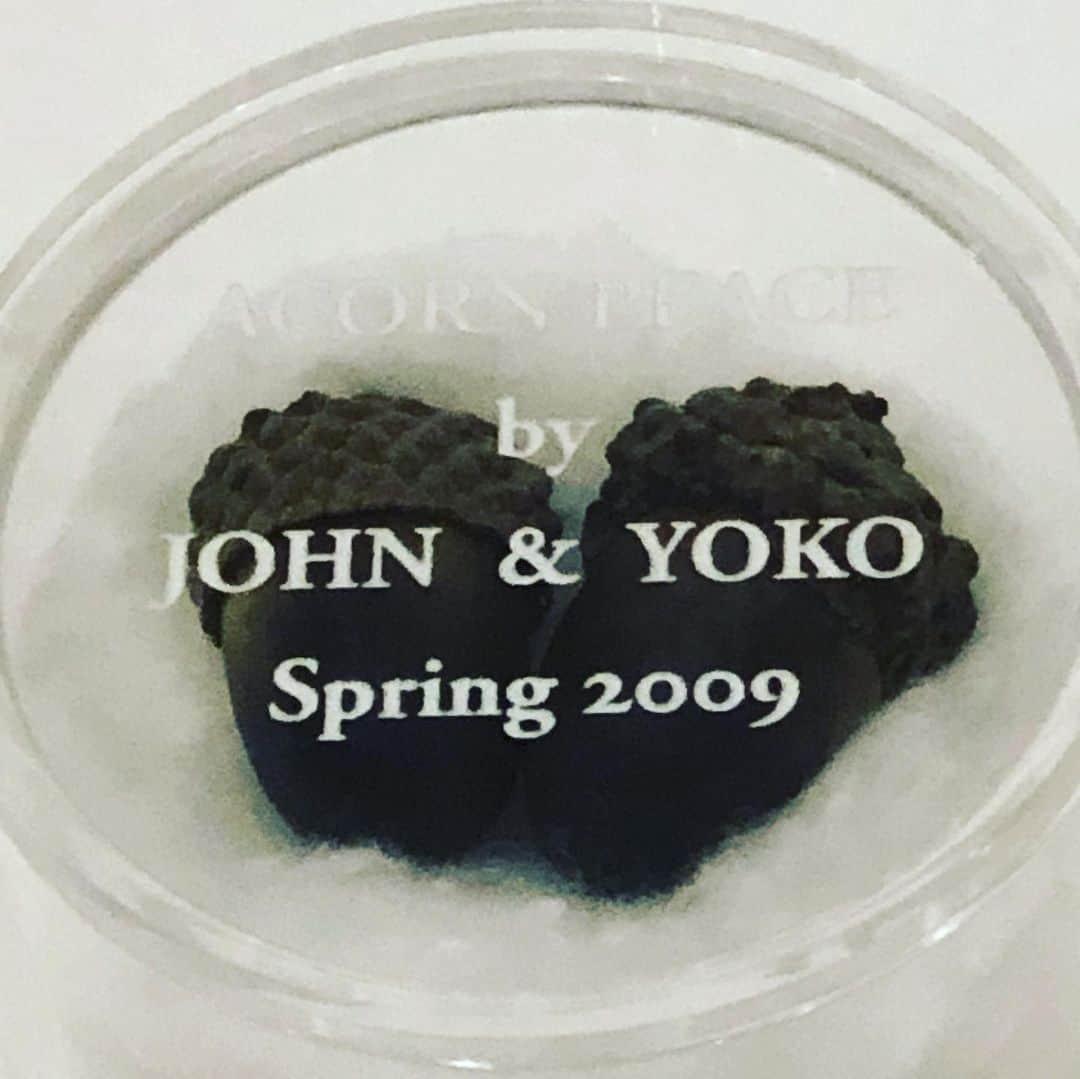 阿部洋子さんのインスタグラム写真 - (阿部洋子Instagram)「👓 やっと行けたー！  DOUBLE FANTASY – John & Yoko  展示物が充実していて、 2時間以上も見ていた～  会場中に音楽が流れてて、 ジョンやヨーコのインタビューや言葉を聞いて、 泣きそうになったり  年明けに見られてよかった！ 年が変わってから見たことに なんか自分としては意味あるよーなないよーな いい刺激だった  お互いがお互いの 作品やイマジネーションの源って ステキだなぁ😌  #DOUBLE FANTASY #doublefantasyjp  #ダブルファンタジー展  #John&Yoko #johnlennon  #yokoono #yes !」1月9日 22時41分 - hirocoring
