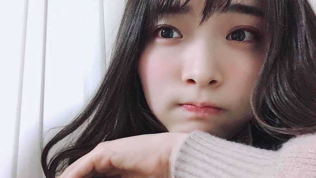 大森美優のインスタグラム：「最近、朝起きると枕がどっかいってるんです☹️🛌高さが合ってないんだろうなぁとは薄々気付いていましたが、その枕の散らかり具合が、意外と朝の楽しみになっています。🌞おやぷみ🌙 #おやすみなさい  #akb48」