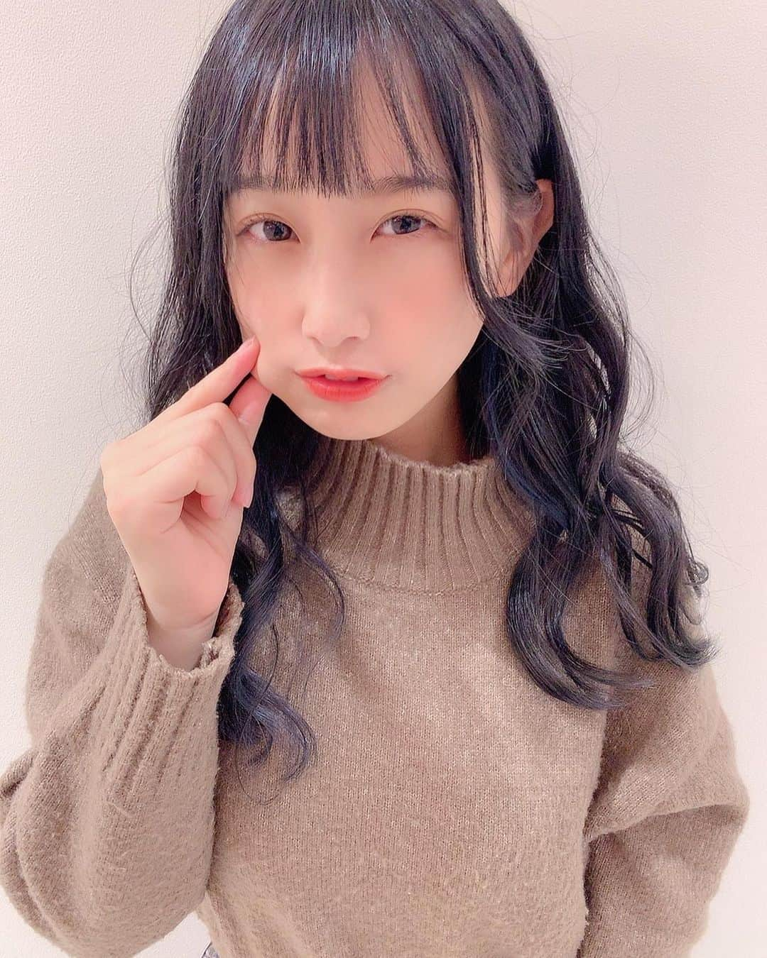 桜木彩音さんのインスタグラム写真 - (桜木彩音Instagram)「. そういえば染めました！念願！💙🖤 #初染め #ブルーブラック」1月9日 22時47分 - _ayane25_