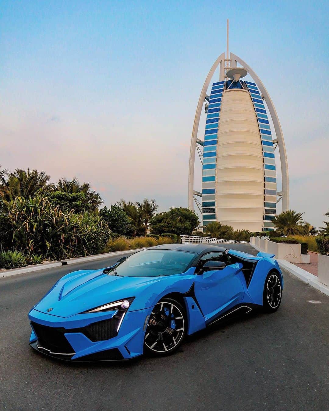 Kik:SoLeimanRTさんのインスタグラム写真 - (Kik:SoLeimanRTInstagram)「The Fenyr SuperSport and the Burj Al Arab Jumeirah are two striking icons of Dubai.  #WMotors #Fenyr #SuperSport #FenyrSuperSport #SpiritoftheWolf #Dubai #burjalarab #mydsf」1月9日 22時51分 - carinstagram
