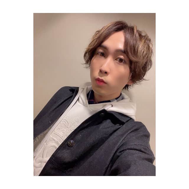 中島ヨシキさんのインスタグラム写真 - (中島ヨシキInstagram)「お疲れ様でした！ ライブ最高だったなぁ…感動した🥲 いよいよ来週リリース！俺も遊ぶ！  #アルゴナビス #ダブエス #ナビ初め #ダブエスナビ初め #衣装は風太の私服合わせ #NIKE #Airjordan5」1月9日 22時58分 - yoshiki_n_626