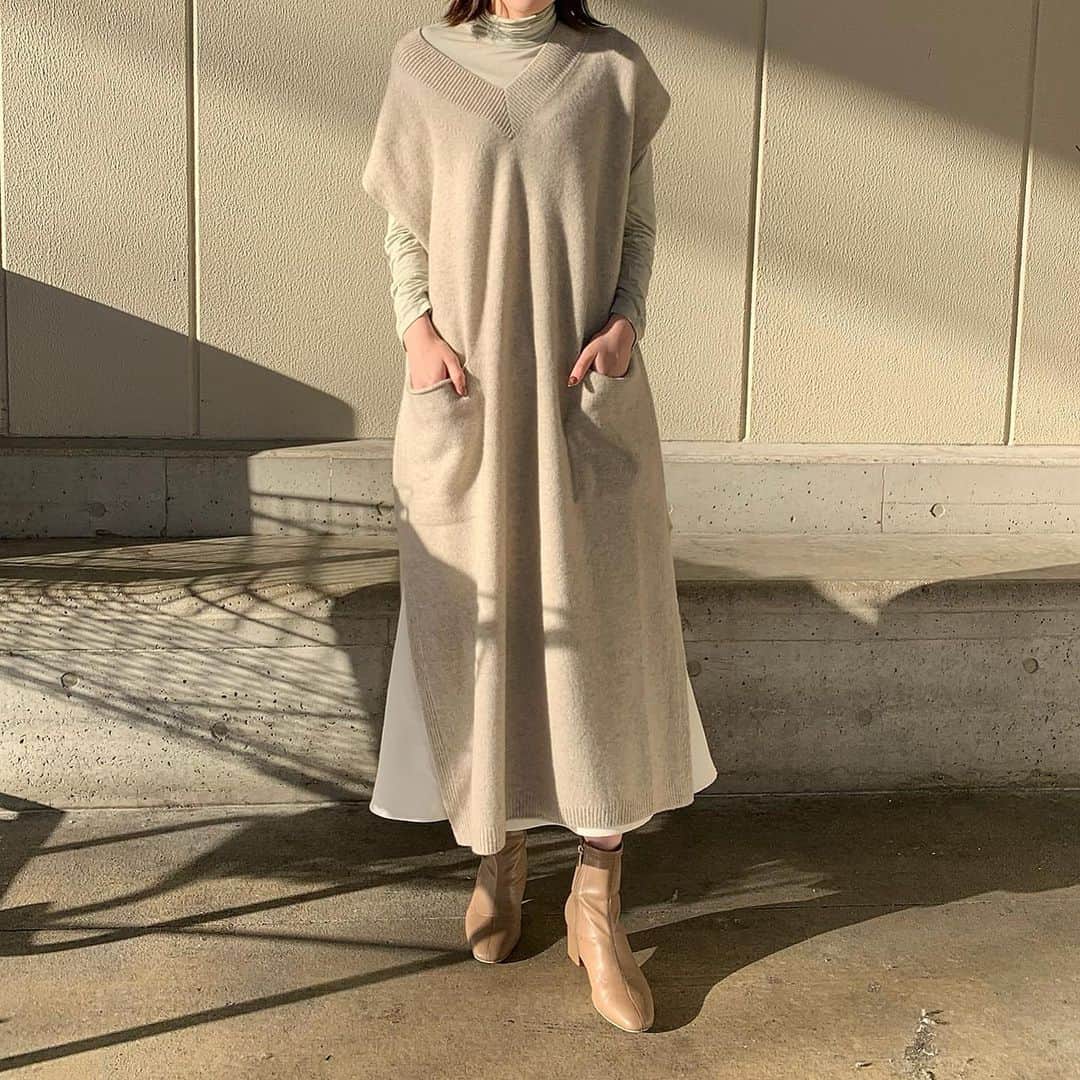 ukapiのインスタグラム：「⠀ ⠀ 2020、買い納めしてた#iena 🕊♡ 前の写真ですみません。 ⠀ knitのonepieceにturtleneck,,, bootsは @letalon_jp  ⠀ 薄いgreenのturtleがどんぴしゃ♡ ⠀ ⠀ #イエナ#ルタロン#プラージュ」
