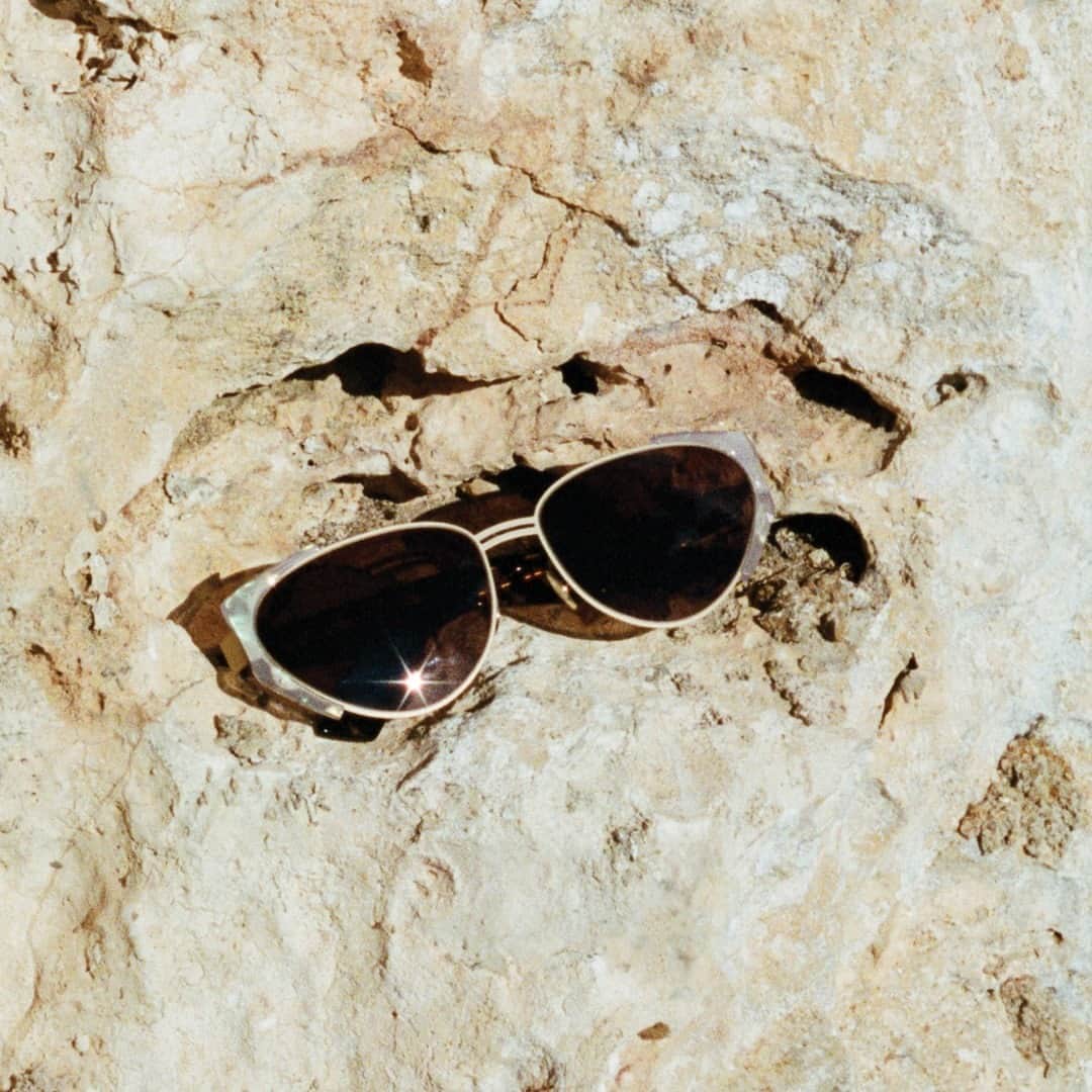 Meganさんのインスタグラム写真 - (MeganInstagram)「Zanzan GALA cat-eye sunglasses. Handmade in Italy. ⁠ .⁠ .⁠ .⁠ .⁠ #サングラス #선글라스 #lunettes #occhiali #sunglasses #eyewear #handmadeinitaly #slowfashion #buybetterbuyless #zanzaneyewear⁠」1月9日 23時01分 - zanzan_domus