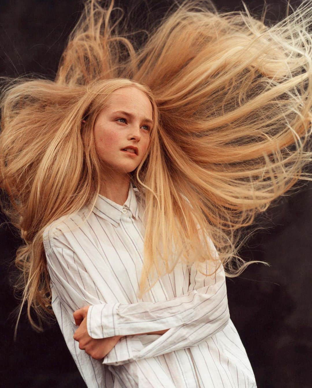 のインスタグラム：「Lady @jean_campbell, Montauk, NY 2013 for @britishvogue. ——— styled by #joemckenna • hair by @bobrecine • makeup by @diane.kendal.」
