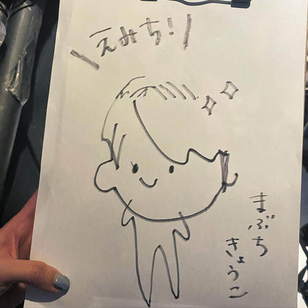 馬渕恭子さんのインスタグラム写真 - (馬渕恭子Instagram)「私が描いた足長いえみち🥰🥰🥰目隠しで！」1月9日 23時29分 - kyoko414_mh