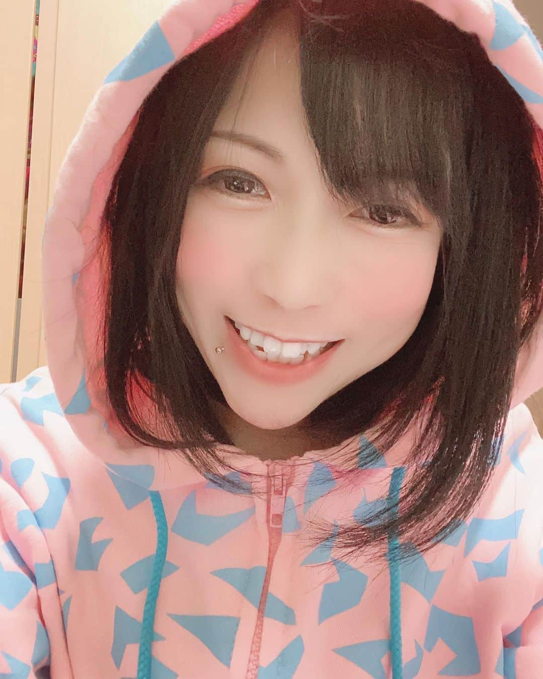 上野菜穂さんのインスタグラム写真 - (上野菜穂Instagram)「ド派手な私服写真も載せとくねw  #夜空奈歩 #yozora_naho #av女優  #私服 #私服が派手」1月9日 23時24分 - yozora_naho