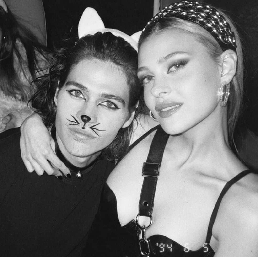 ウィリアム・ペルツのインスタグラム：「Happy bday lil sis I’m so proud of what u have cooking up this year I can’t wait for the world to see it all 😏 love u twinner 🪄 #wbff」