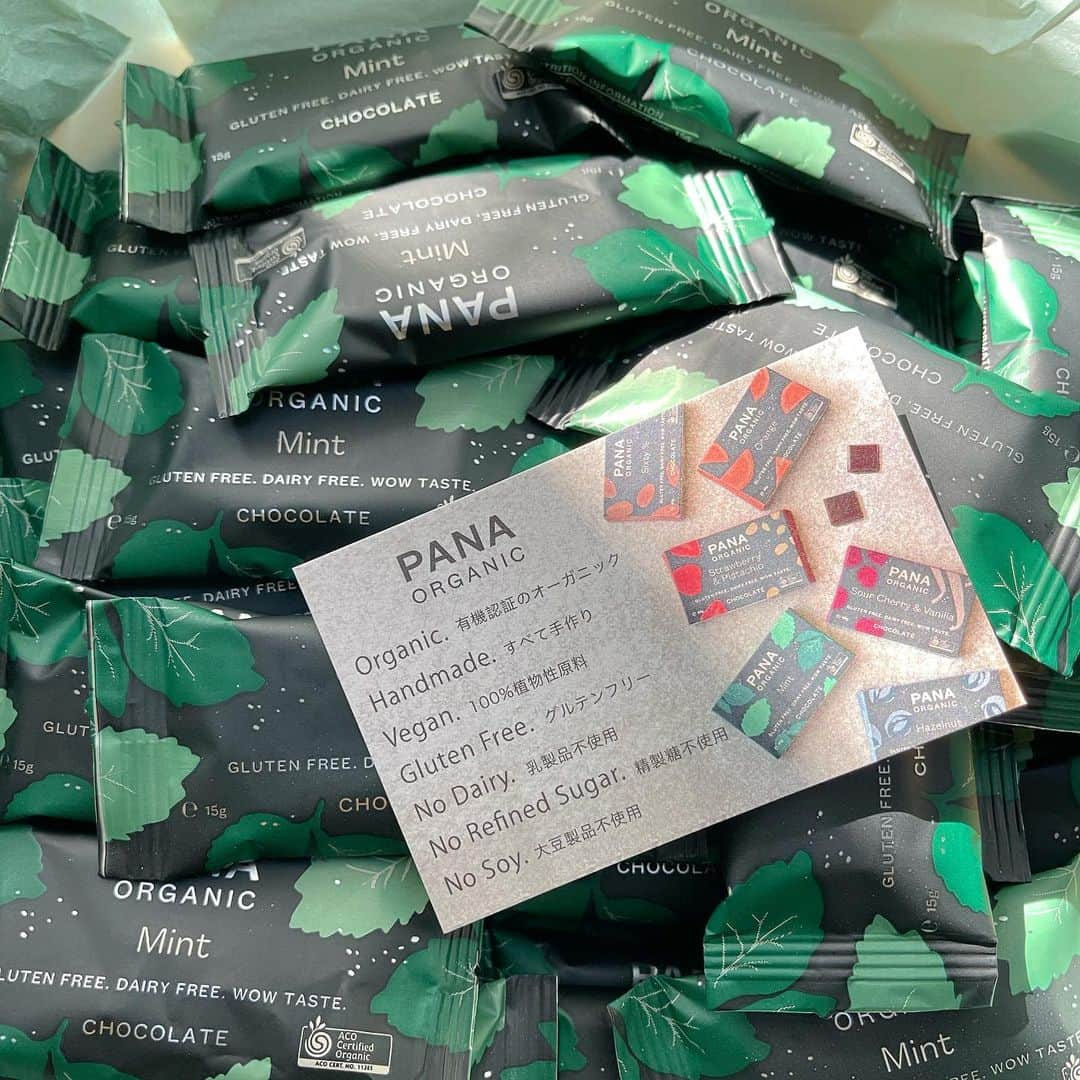 SUPERSTARSさんのインスタグラム写真 - (SUPERSTARSInstagram)「💚We love Organic Chocolate.  We are giving these chocolates to whom comes Tokyo salon now until the chocolates runs out 💪🏻🍫✨ @panachocolatejp #panaorganic #panachocolate #organicchocolate #vegan #glutenfree #rawchocolate 💯☀️」1月9日 14時36分 - superstars.hairsalon