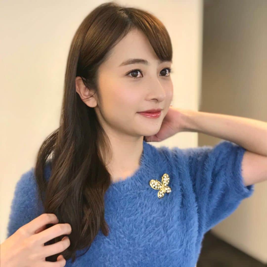 日比麻音子さんのインスタグラム写真 - (日比麻音子Instagram)「今週もお疲れ様でした。 新年最初の一週間を終えてホッとしています…  いつも素敵なブローチをお借りしています。 この輝きをかりて、来週もお伝えします〜！  (ステイホームの気合を入れるとネットショッピングが増えてしまう。写真とは関係のないつぶやきでした。)  #ブローチ #衣装  #金曜に投稿したかったのに #寝ちゃいました  #ハッシュタグの使い方 #いまだに分からない #TBS #アナウンサー #日比麻音子」1月9日 14時33分 - hibi_maoko