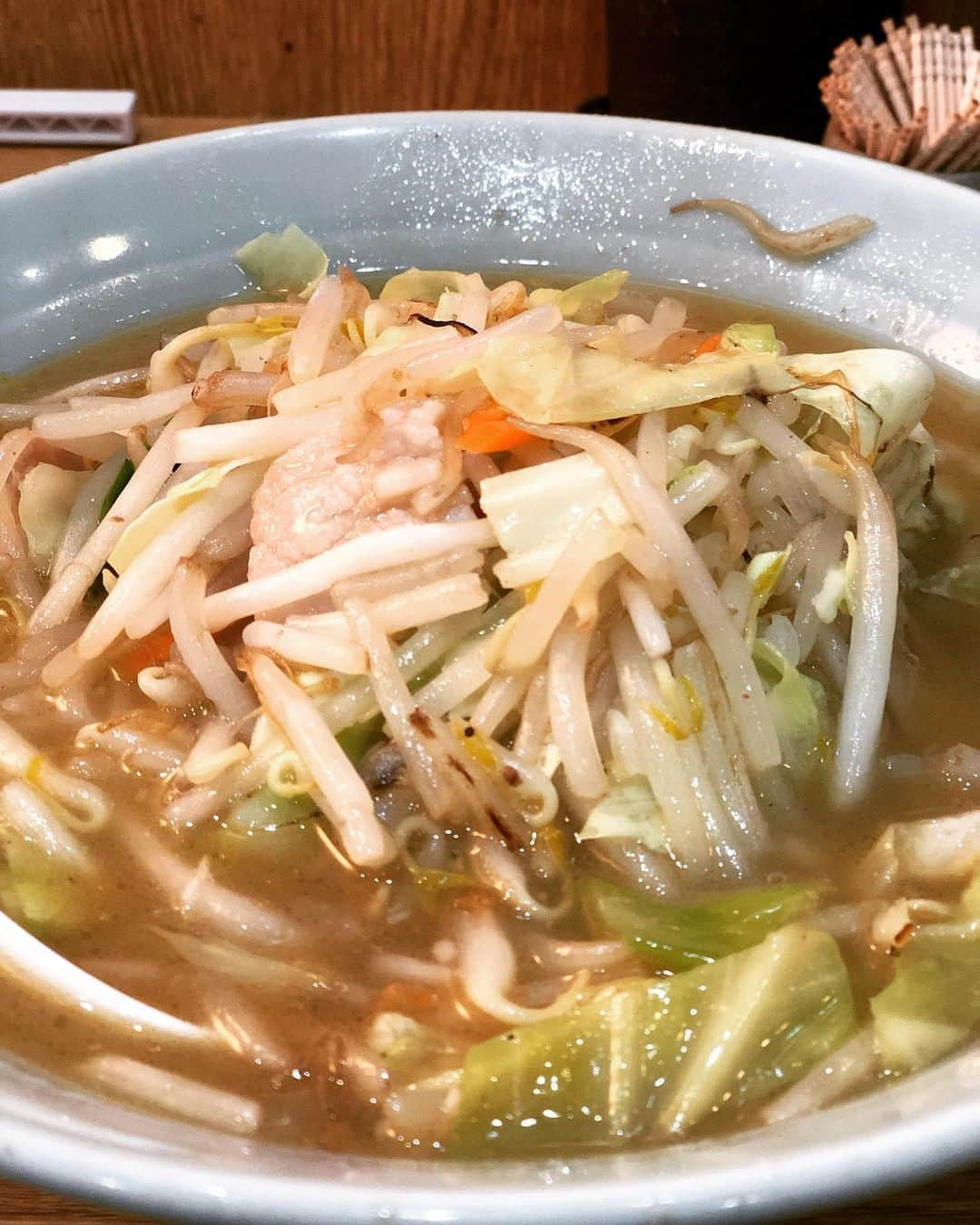 名越康文のインスタグラム：「本日の #お昼ご飯　#タンメン麺少なめ　#豚角煮ご飯」