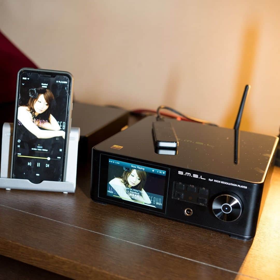 アンソニーのインスタグラム：「SMSLのDP5。 USBメモリや外付けHDD/SSDに格納した音源をそのまま再生できる。 しかもスマホから快適コントロール可能。  #オーディオ  #SMSL #PR #提供品」