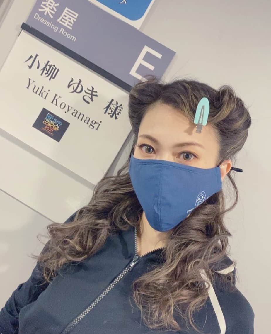 小柳ゆきのインスタグラム：「新年初歌いです❗️  今日から3日間頑張ります😊  #東急シアターオーブ #シアターオーブ #ニューイヤーミュージカルコンサート2021」