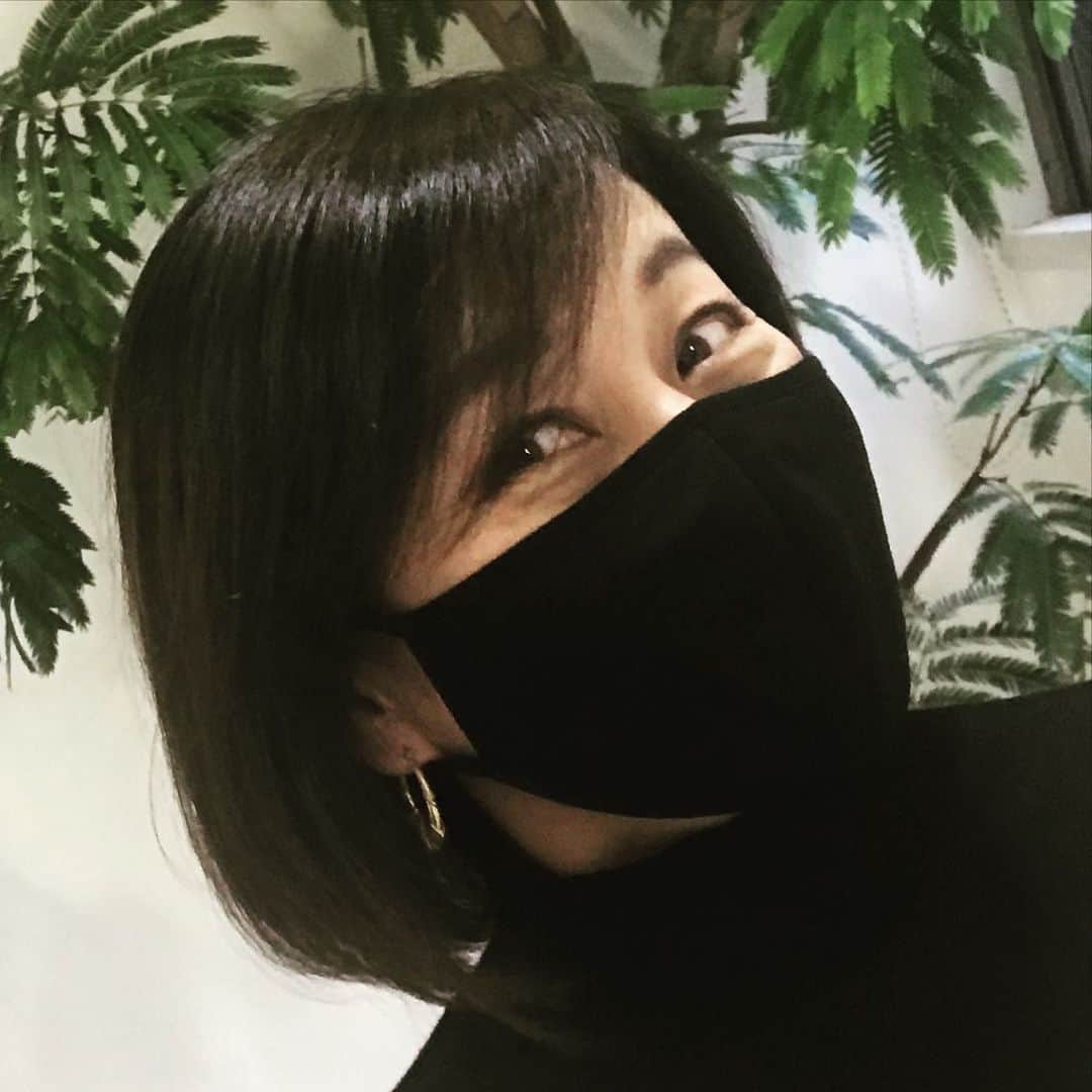岡まゆみのインスタグラム：「何年ぶり？ 髪切ったよ‼️リセットリセット‼️#何年ぶり#髪切った#リセット#スッキリ#岡まゆみ」