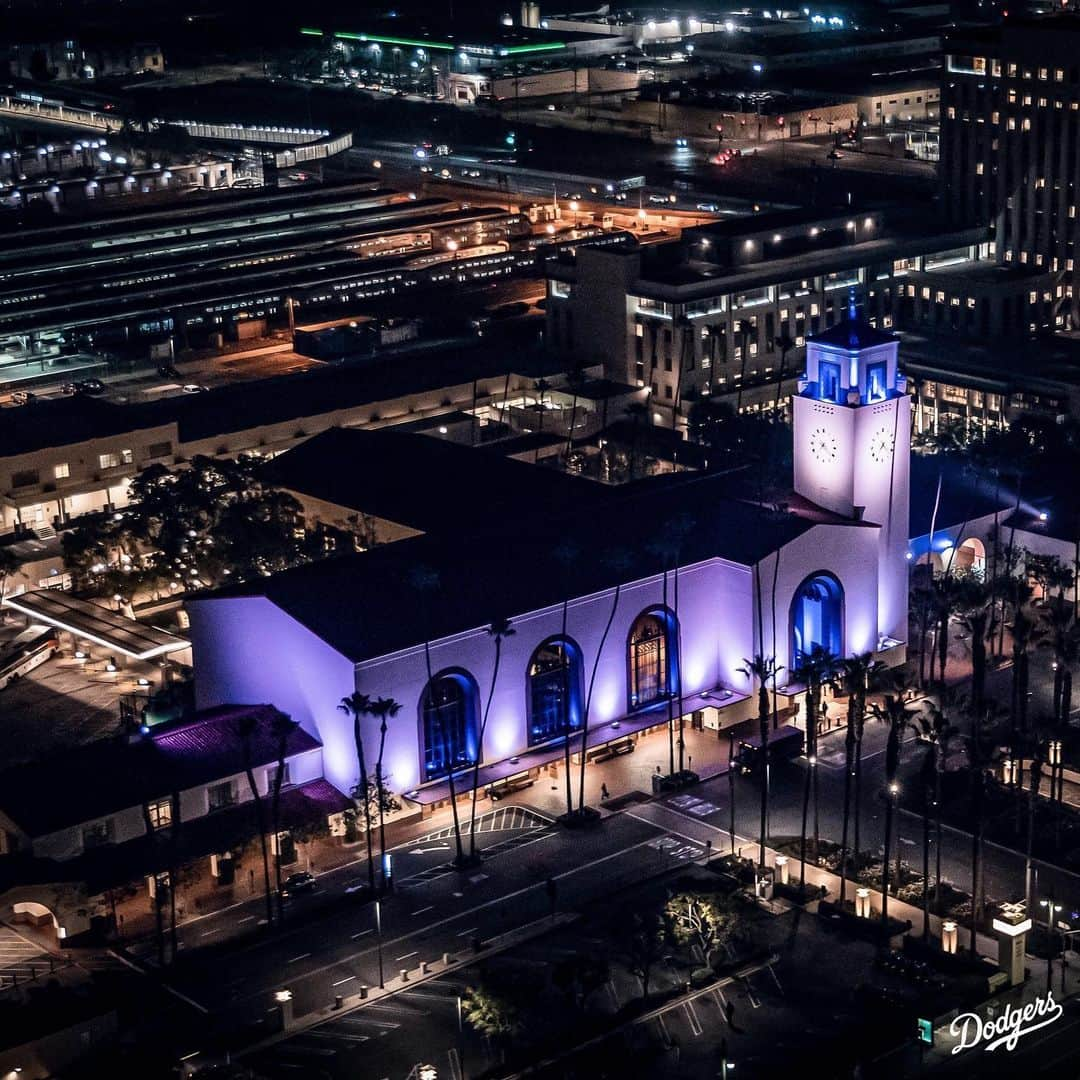 Los Angeles Dodgersさんのインスタグラム写真 - (Los Angeles DodgersInstagram)「LA lights up blue for Tommy.」1月9日 15時41分 - dodgers