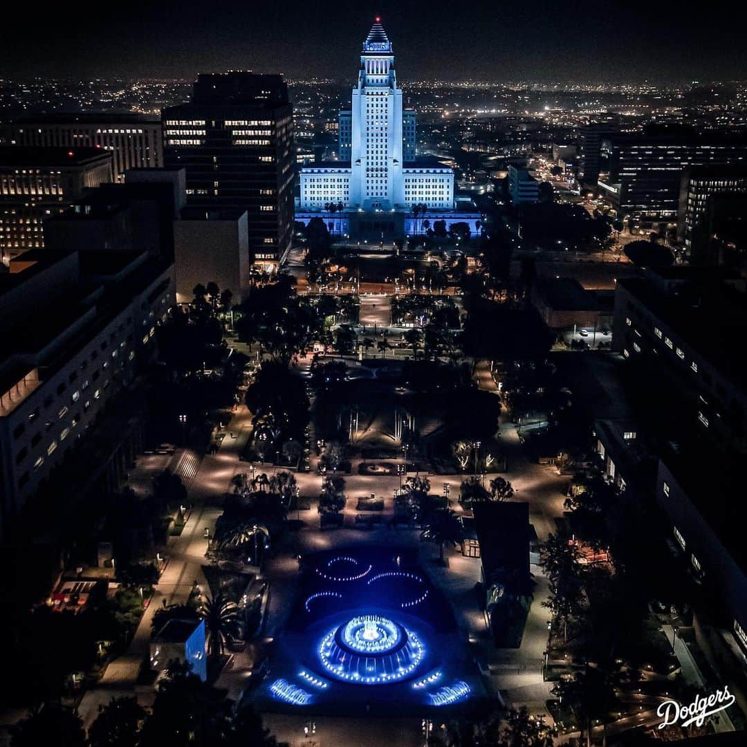 Los Angeles Dodgersさんのインスタグラム写真 - (Los Angeles DodgersInstagram)「LA lights up blue for Tommy.」1月9日 15時41分 - dodgers