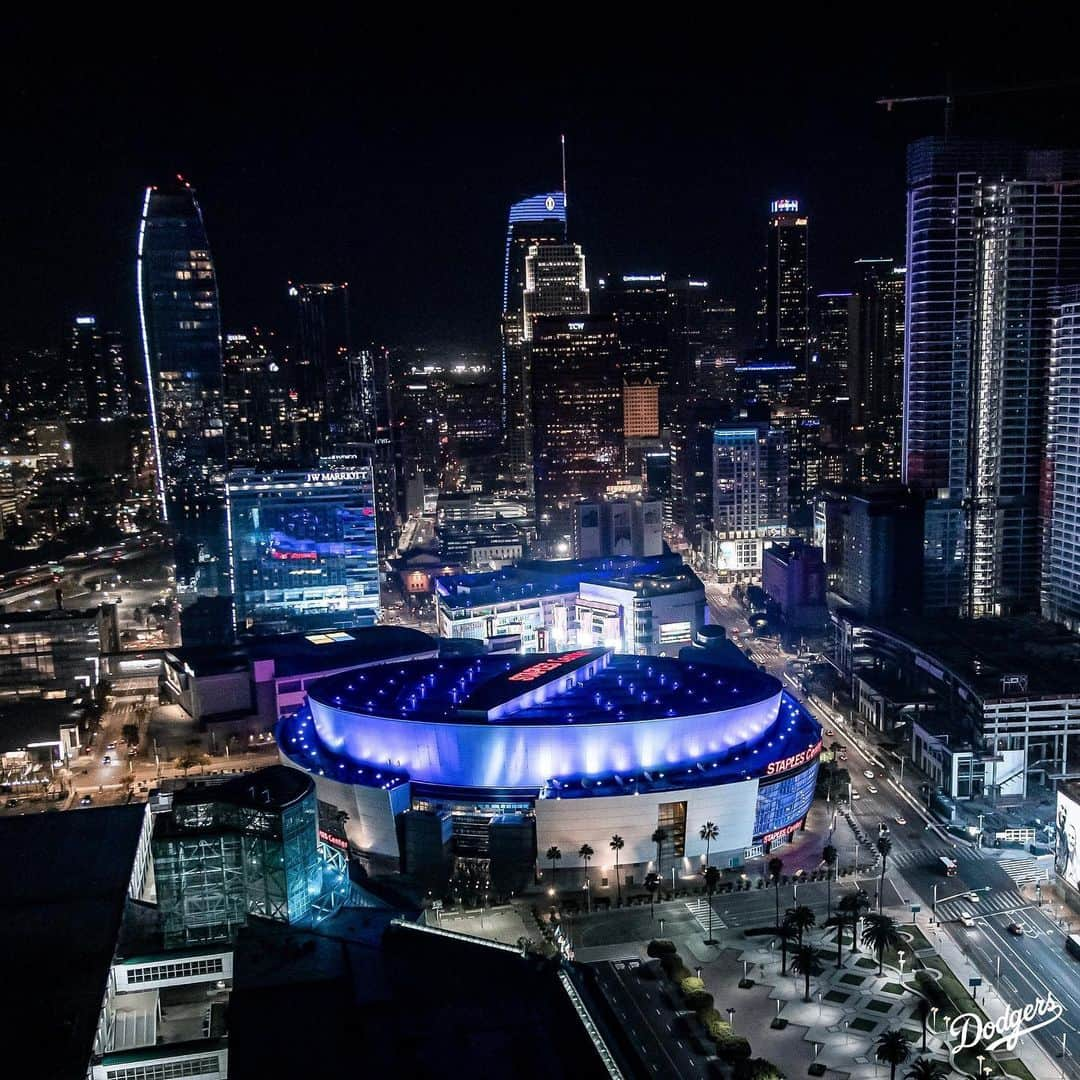 Los Angeles Dodgersさんのインスタグラム写真 - (Los Angeles DodgersInstagram)「LA lights up blue for Tommy.」1月9日 15時41分 - dodgers