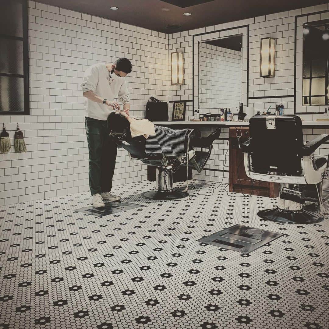 フリーマンズスポーティングクラブさんのインスタグラム写真 - (フリーマンズスポーティングクラブInstagram)「FSC - FUTAKOTAMAGAWA BARBER💈  #freemanssportingclub  #fscfutakobarber #barbershop #barber #mensgrooming  #futakotamagawa #tokyo」1月9日 15時43分 - freemanssportingclub_jp
