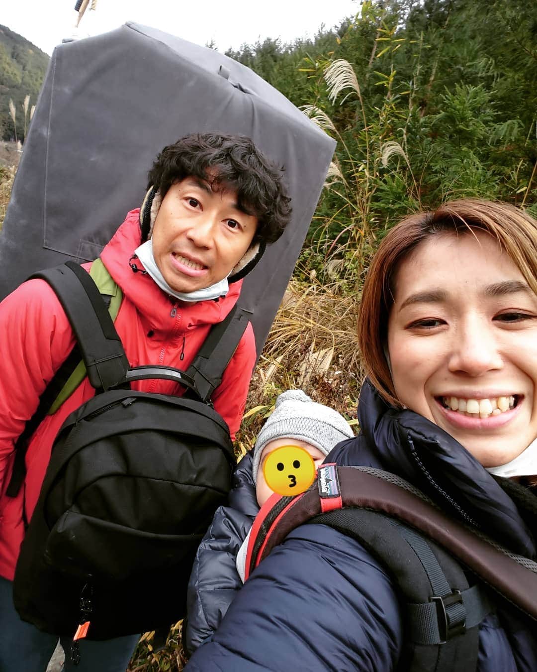 松島由希のインスタグラム：「2021年  明けましておめでとうございます🐮  今年もよろしくお願いします！  "健康で元気に"を第一に!!  心配は尽きませんが日々楽しんで過ごしたいです☺️  おみくじは中吉✨  健康面はケガしやすい時期と。早速膝痛めて全然治る気配ないので悪化しないよう努めます💦  ※今年の年賀状は諦めました😨送ってくださった皆様にこの場を借りて。  #2021年 #丑年 #あけよろ らしい。」