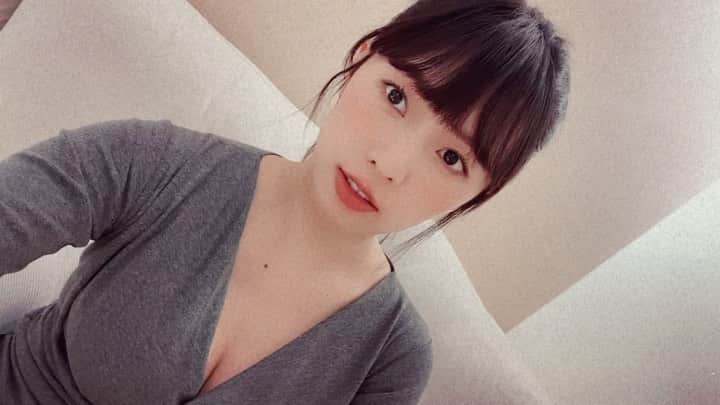 Dewi Chienのインスタグラム：「工作十小時⋯結果睡兩天⋯😅 #孕婦的體力 #大不如前啊」