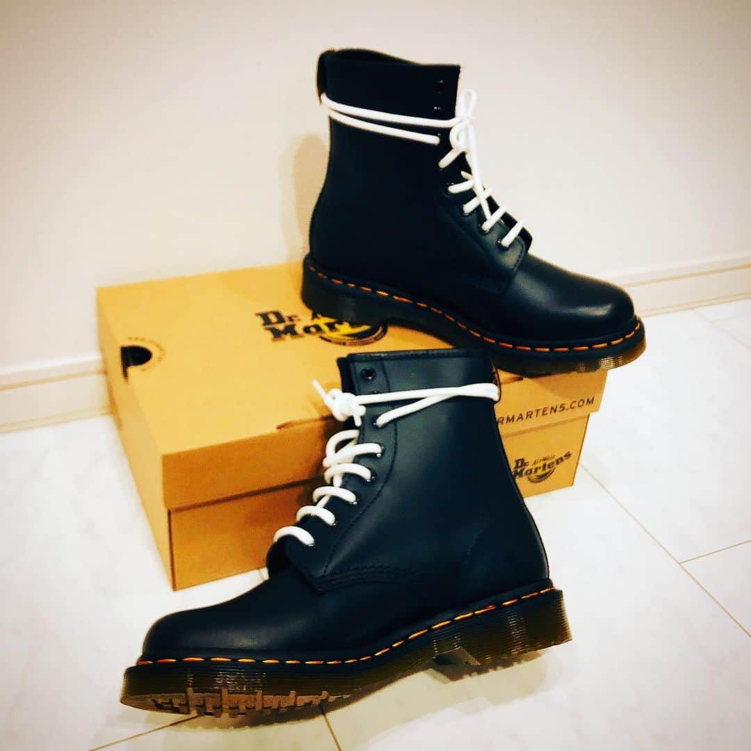 吉田千晃さんのインスタグラム写真 - (吉田千晃Instagram)「❤︎#dr_martens ❤︎ #ドクターマーチン8ホール  #白紐 #チェンジしてみた  #ほんのちょっぴり  #パンクな #気分になる ♡」1月9日 16時09分 - chiakiyoshida_