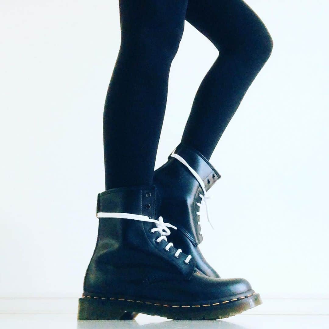 吉田千晃さんのインスタグラム写真 - (吉田千晃Instagram)「❤︎#dr_martens ❤︎ #ドクターマーチン8ホール  #白紐 #チェンジしてみた  #ほんのちょっぴり  #パンクな #気分になる ♡」1月9日 16時09分 - chiakiyoshida_