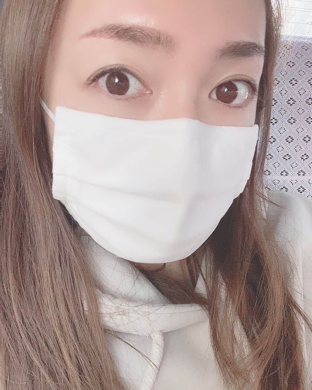 仁科仁美さんのインスタグラム写真 - (仁科仁美Instagram)「お気に入りのマスク事情♡  無印の布マスクが最近気に入っております♫  こちらに無印のマスクスプレーをして♫  不織布のマスクが1番衛生的なんだろうなぁとは思うものの…乾燥シーズンにて、マスク肌荒れ…（ ; ; ）  #マスク　#１日も早く　#脱マスク生活　#無印良品」1月9日 16時10分 - hitomi2471103