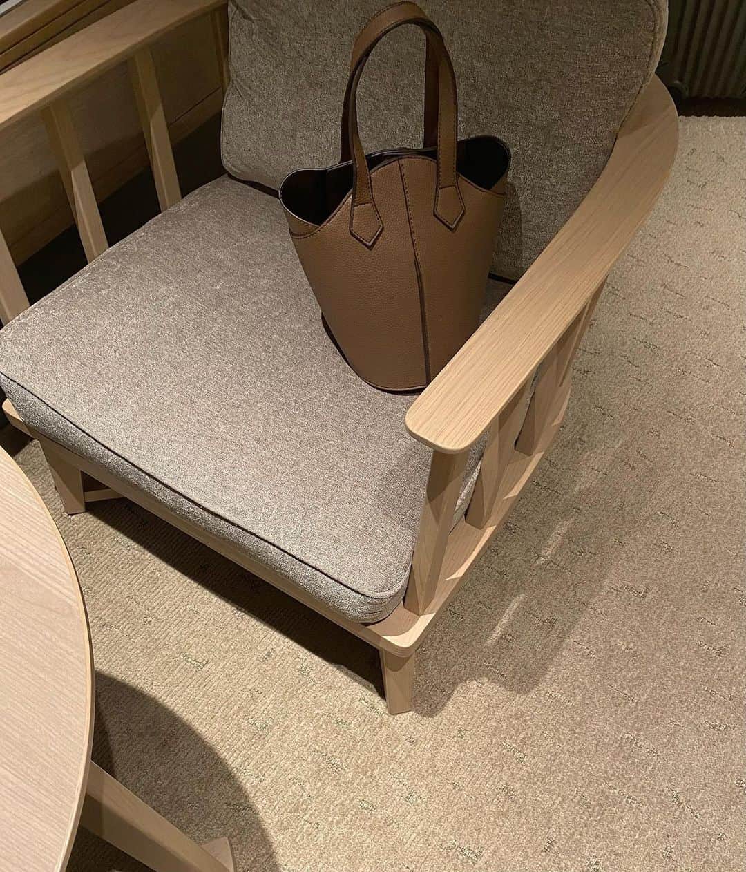 kannnaのインスタグラム：「最近よく使うbag ベスト3に入るバック♡♡ 近々またbagの中身リール撮ろかな〜 (バタバタして忘れそう)」