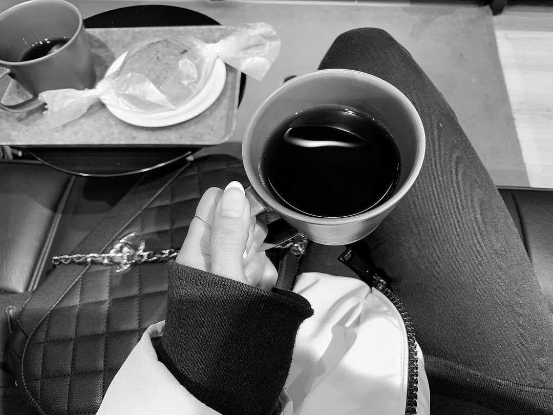 柳めぐみのインスタグラム：「. . Coffee time☕️❤️🍪」
