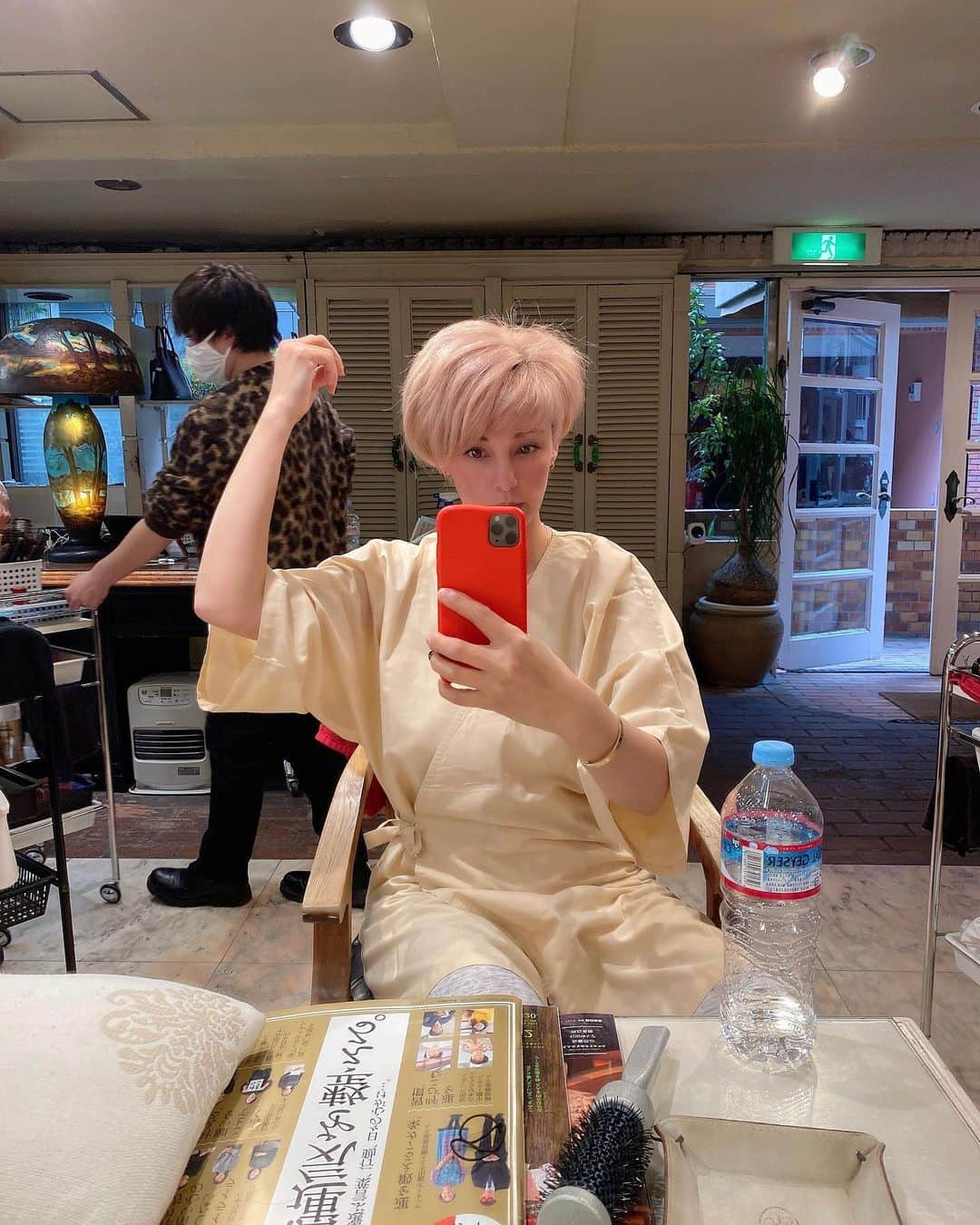 梅宮アンナさんのインスタグラム写真 - (梅宮アンナInstagram)「ヘアカットは、  @yesgeorgebeautysalon   古川さんカット✂️👋  #紀尾井町 ＃イエスジョージ #美容院 #ヘアスタイル  #古川さんカット」1月9日 16時14分 - annaumemiya