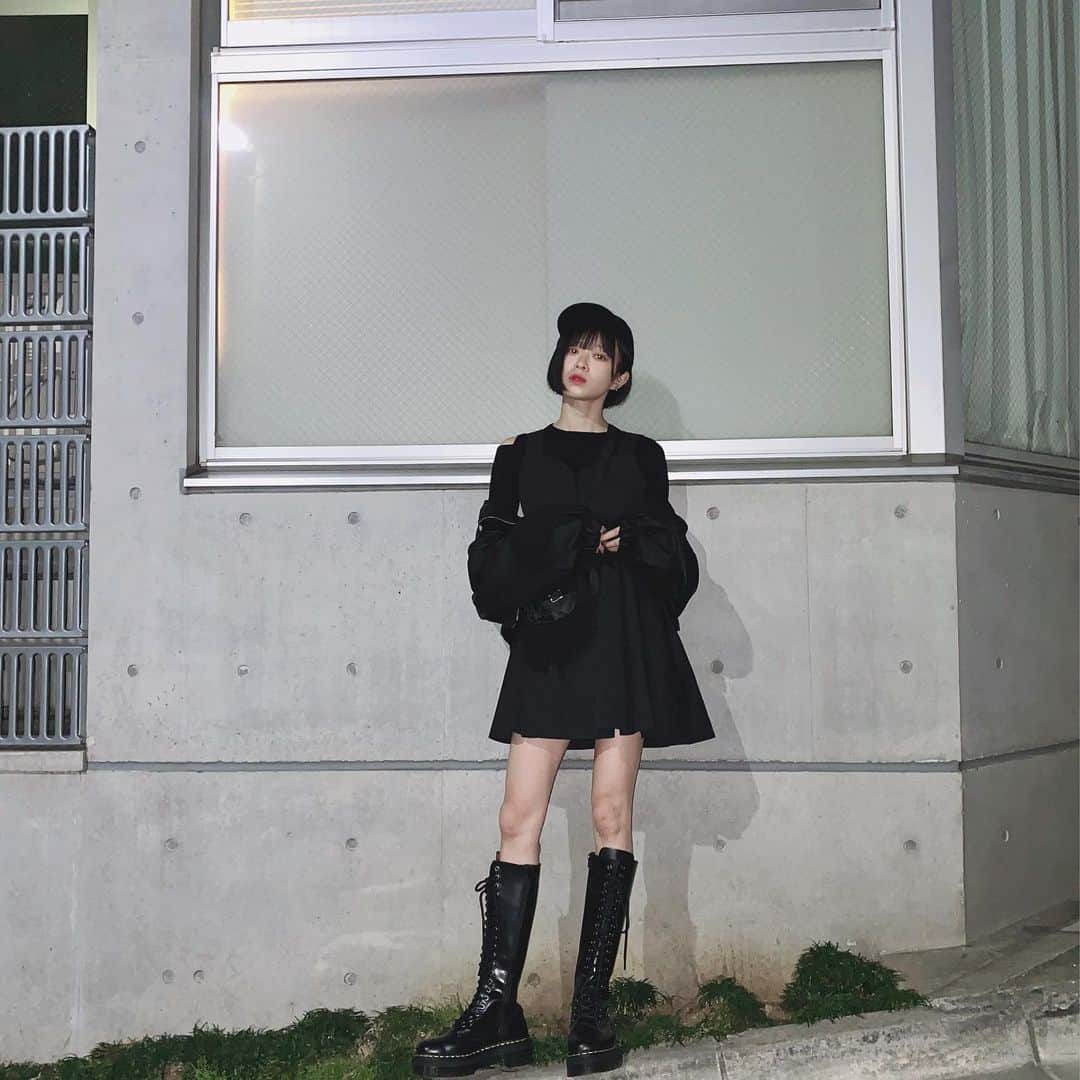 のインスタグラム：「あけましておめでとうございます。今年もよろしくお願いいたします。  部屋で一人、Apexをしていたら新年を迎えていました。去年はなんだか変な年になりましたが、私の周りの人たちが幸せに暮らせたらいいな〜 今年もたくさんオタ活とゲームをします。 みなさま、今年もよろしくお願いいたします！」