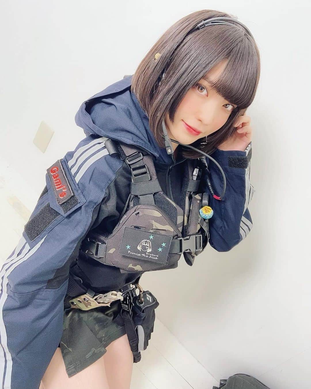 根本凪のインスタグラム：「PEACECOMBAT3月号  ねもぺろ表紙です！ オフショット先生  #PEACECOMBAT #サバゲー #サバゲー女子」