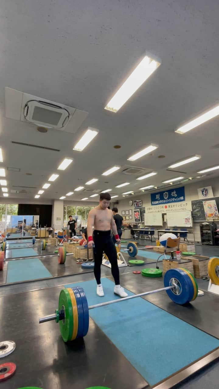 宮本昌典のインスタグラム：「jerk  152kg 10qon dekinakatta 10pon 190kg  80%  冬トレって感じ  #weightlifting #olympiclifting  #cleanandjerk #clean #jerk #snatch #deadlift  #squat  #crossfit #fitness #training  #2xu #chrio #asics  #冬来る」