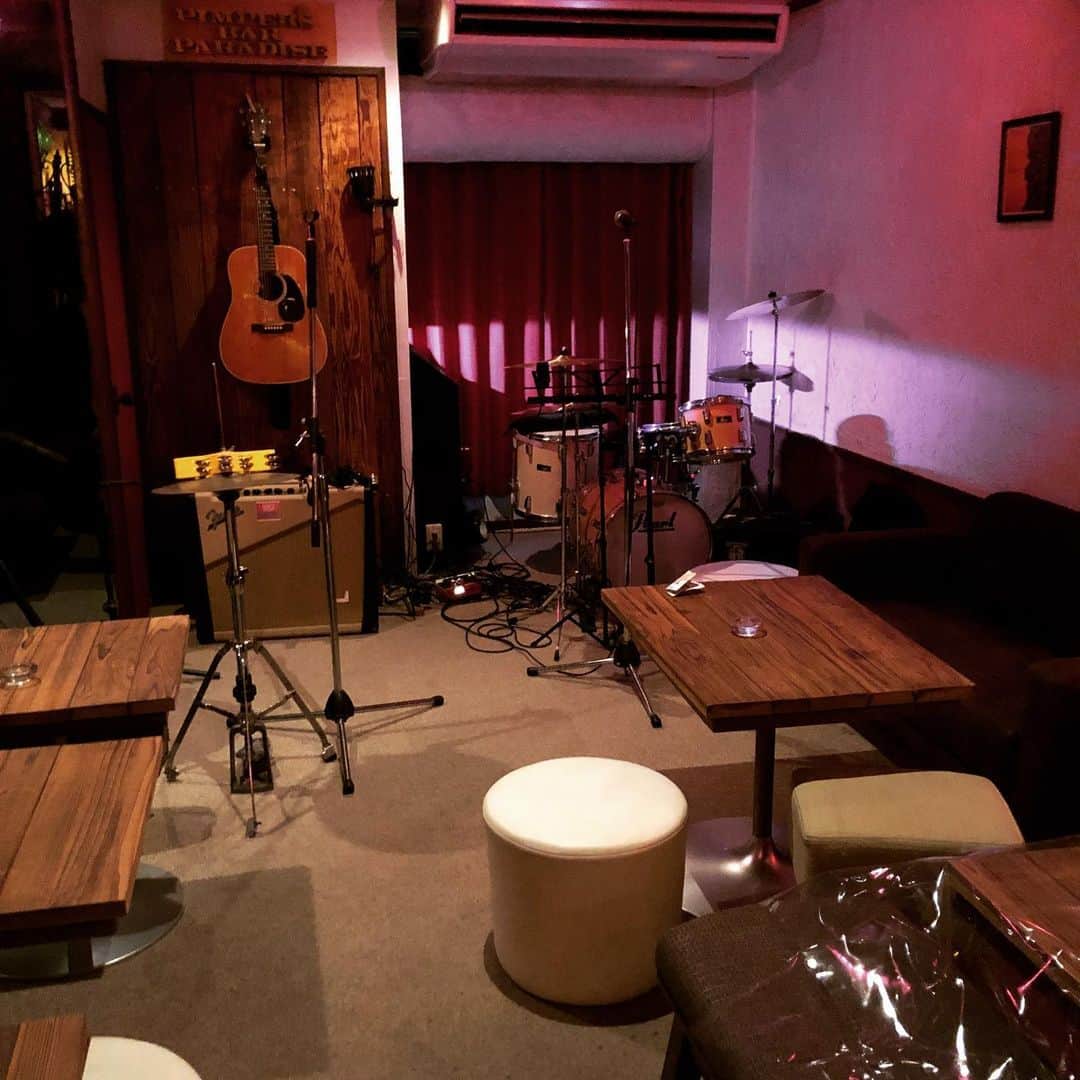 山川のりをのインスタグラム：「今夜は静岡ピンパーズパラダイスにてギターパンダライブです。19時/20時、2500円+D。共演はクマちゃん。数曲だけですが、静岡ギターパンダのお披露目もあります。お近くの方は慎重に会いにきてアイニージュー！」