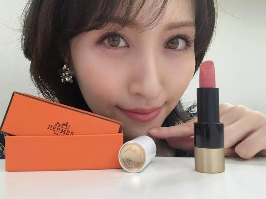 横山ルリカさんのインスタグラム写真 - (横山ルリカInstagram)「. #HERMES #🧡🧡🧡  #ROUGE #ROSEENCENS #めっちゃいい色 #💄 . . . 本日20:00〜競馬予想TV！🏇 🌟シンザン記念 🌟フェアリーS 予想バトル🔥 ぜひご覧ください🥰」1月9日 17時02分 - rurika_yokoyama_official