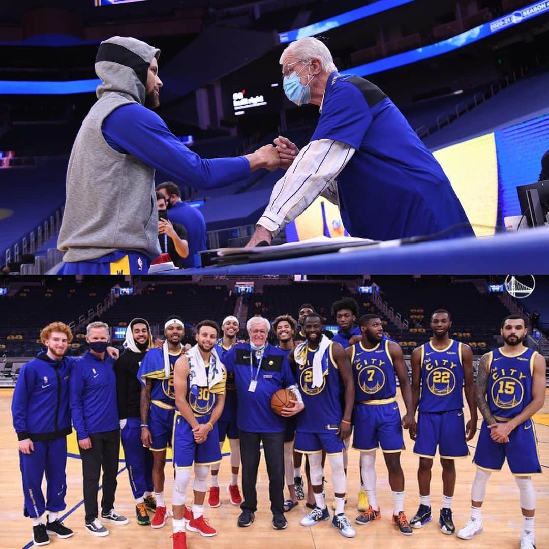 ステフィン・カリーさんのインスタグラム写真 - (ステフィン・カリーInstagram)「Get that man a W and a bucket on the way out! Congrats on 57 amazing years Fred 🙌🏽 #dubnation」1月9日 17時02分 - stephencurry30