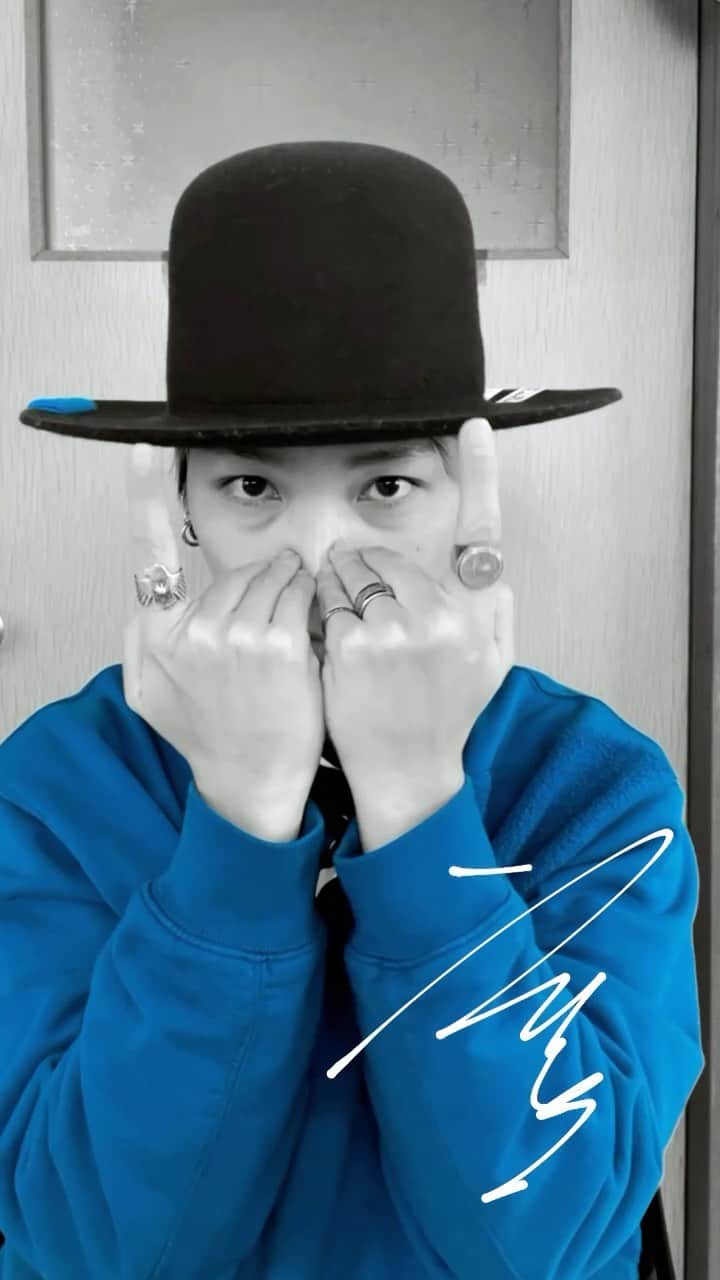 有働真帆のインスタグラム：「🎩👌🏼👆🏼」