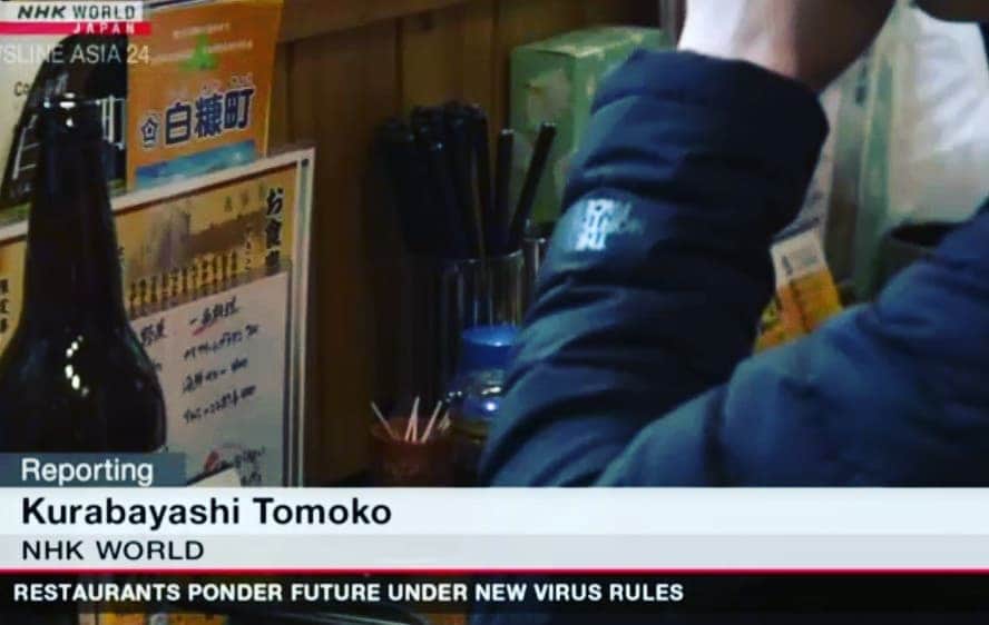 倉林知子さんのインスタグラム写真 - (倉林知子Instagram)「【🎤日本語続きます📺】 Coronavirus pandemic:amid a surge in bankruptcies, bars and restaurants in the Greater Tokyo Area are once again being asked to close by 8 p.m.  But, this time many independent businesses say they will need more government support to make ends meet.   昨日から首都圏に緊急事態宣言が出されましたが、短縮営業に応じるかどうかは飲食店によって様々。飲食店業界の方々の声や経済専門家の意見をお伝えしました。  昨日も世界およそ160ヶ国で放送されました！  #COVID #COVID19 #pandemic #Japan #emergency #Tokyo #Chiba #Saitama #Kanagawa #food #drink #industry #openinghours #新型コロナウィルス #緊急事態宣言 #営業短縮 #補償 #飲食 #首都圏 ##アナウンサー #バイリンガル #マルチリンガル #イギリス #留学」1月9日 17時12分 - tomoko.kurabayashi