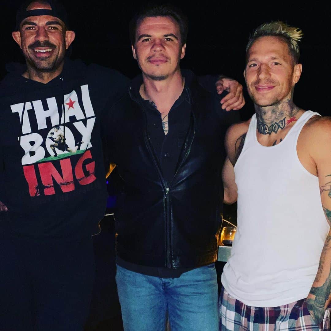 ジーナ・カラーノのインスタグラム：「My family.. @mercilessboxer @dasoulassassin  @artemsharoshkin  ❤️ ❤️ ❤️」