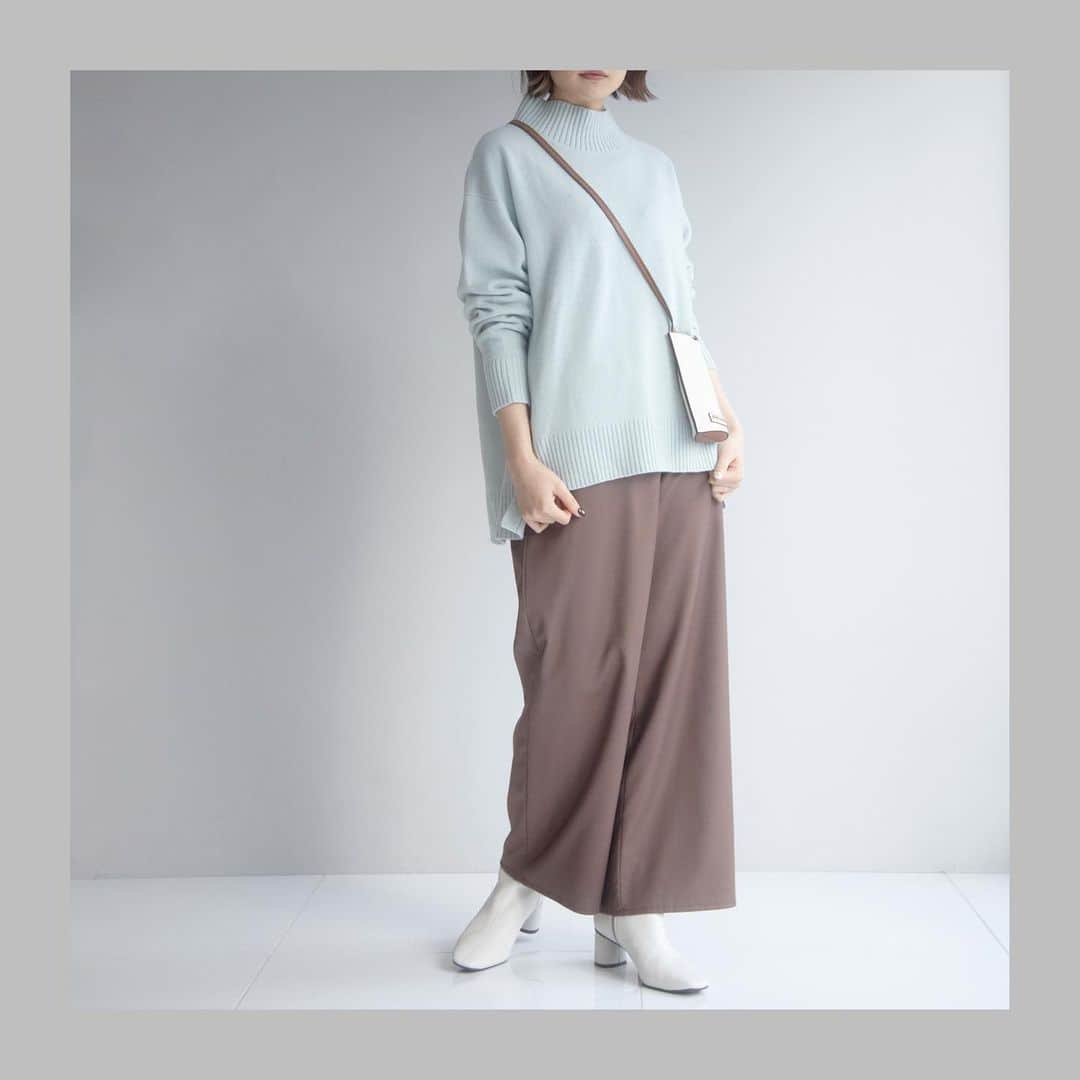 INDIVIのインスタグラム：「- recommend sale items -﻿ ﻿ ﻿ カシミヤ混の素材で、柔らかくふんわりした着心地のハイネックニット。﻿ きれいに立ち上がるハイネックは、﻿ 首につかず離れずのデザインで着心地も良く、センターバッグのスリットはさりげないデザインポイントになっています！﻿ コクーンシルエットのデザインですのでボトムスにインすることなく簡単にバランス良く決まります！﻿ ﻿ ﻿ ✴︎knit.¥14,850→¥11,880(税込)﻿ ✴︎no.127-19478﻿ ﻿ ＿＿＿＿＿＿＿＿＿＿＿＿＿＿＿＿﻿ 【新作&SALE 2BUY 10%OFF開催中!!】﻿ 1/8(fri)-1/17(sun)までの期間中、﻿ INDIVIの新作&セールを含む対象アイテムの2点以上のご購入でさらに10%OFFに！！﻿ ぜひこの機会に、今着たい買い足しアイテムや、これからに向けた先取りアイテムをチェックしてみてください！！﻿ ﻿ ﻿ #INDIVI﻿ #インディヴィ」