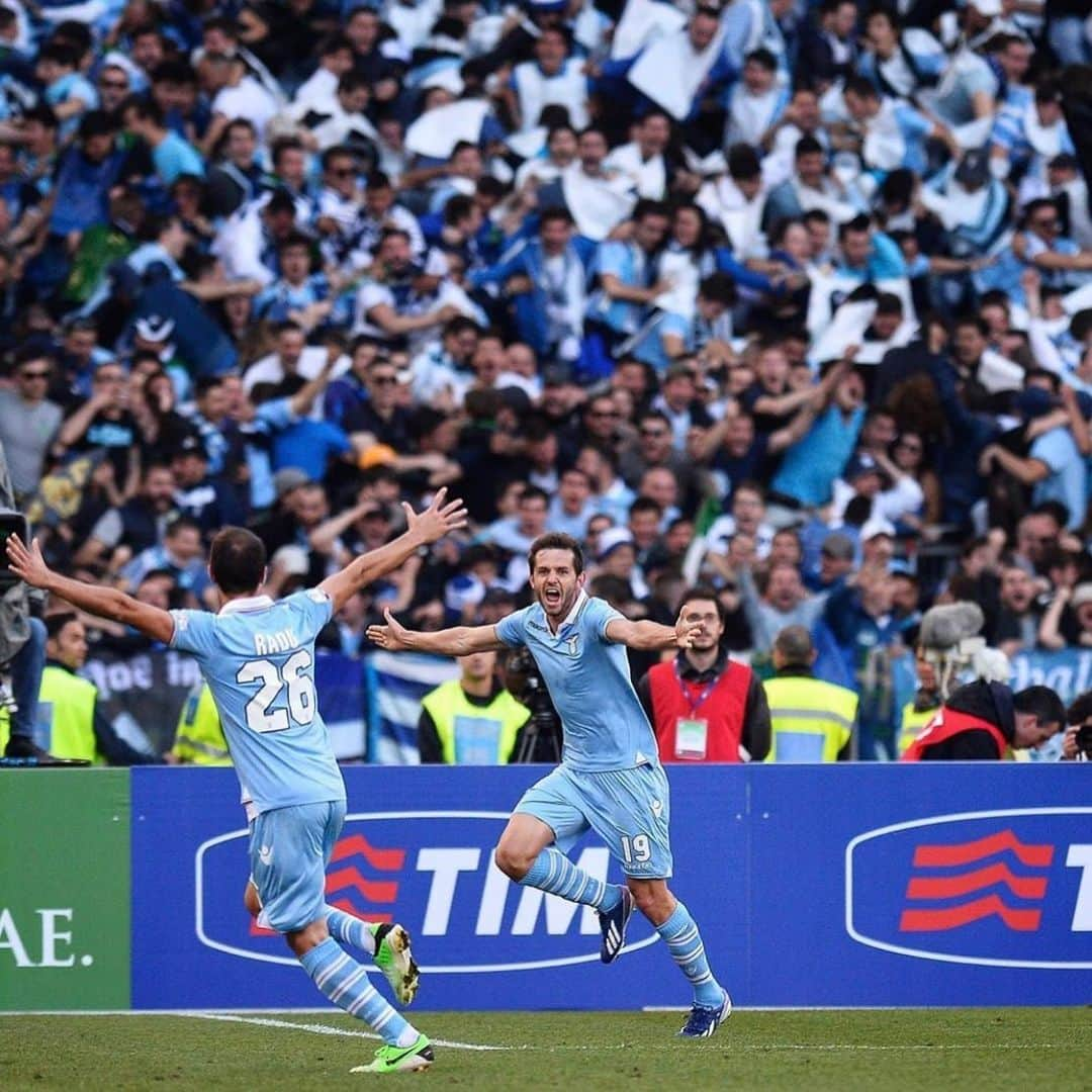 セナド・ルリッチのインスタグラム：「Tanti Auguri Lazio mia 🤍💙 121 anni di Storia!! 🦅#lazio #primasquadradellacapitale」