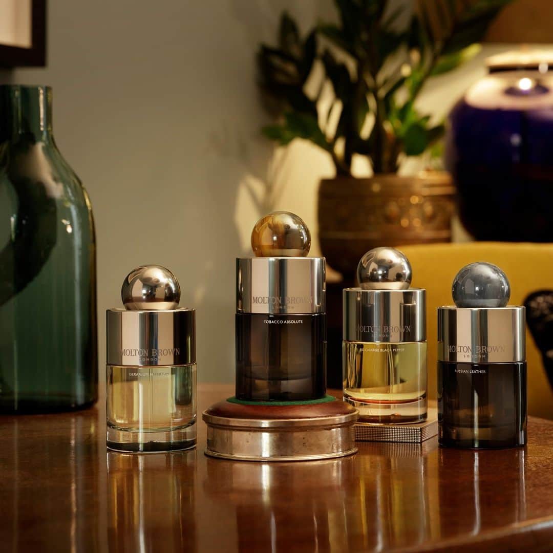 モルトンブラウンのインスタグラム：「Woody, aromatic, chypre… Which scent profile will you choose this weekend?」