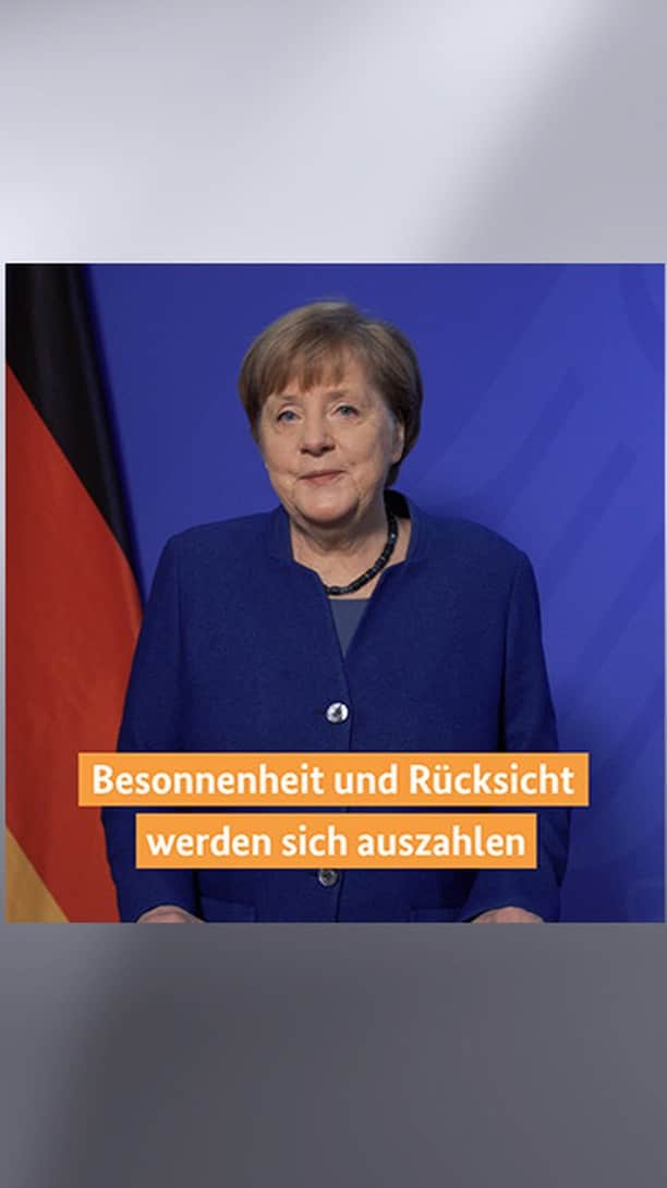 アンゲラ・メルケルのインスタグラム：「Besonnenheit und Rücksicht werden sich auszahlen – Kanzlerin Merkel spricht im aktuellen Videopodcast über die harten, aber notwendigen Kontaktbeschränkungen und den hoffnungsvollen Impfstart in der vielleicht schwierigsten Phase der Corona-Pandemie.   #kanzlerin #bundeskanzlerin #merkel #corona #covid_19 #coronavirus #pandemie #impfen #podcast」