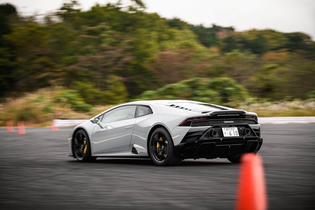 前澤友作さんのインスタグラム写真 - (前澤友作Instagram)「Drift.  #mzsupercar #supercar #sportscar  #lamborghini #lamborghinihuracan #huracanevo #huracanevorwd #drift  #前澤友作スーパーカープロジェクト #スーパーカー #ランボルギーニ #ウラカン #ウラカンEVO  #富士スピードウェイ #ドリフト  #yusakumaezawa #前澤友作 @yusaku2020   Thanks to: #ランボルギーニ麻布 @lamborghiniazabu」1月9日 18時00分 - mzsupercar