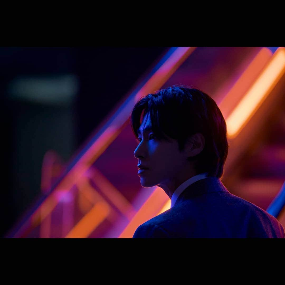 東方神起さんのインスタグラム写真 - (東方神起Instagram)「U-KNOW 유노윤호 The 2nd Mini Album [NOIR] ‘Loco (House Party)’ Teaser Image  🎧 2021.01.18. 6PM KST  #U_KNOW #유노윤호 @yunho2154 #동방신기 #TVXQ! #東方神起 #NOIR #Loco #HouseParty」1月9日 18時02分 - tvxq.official