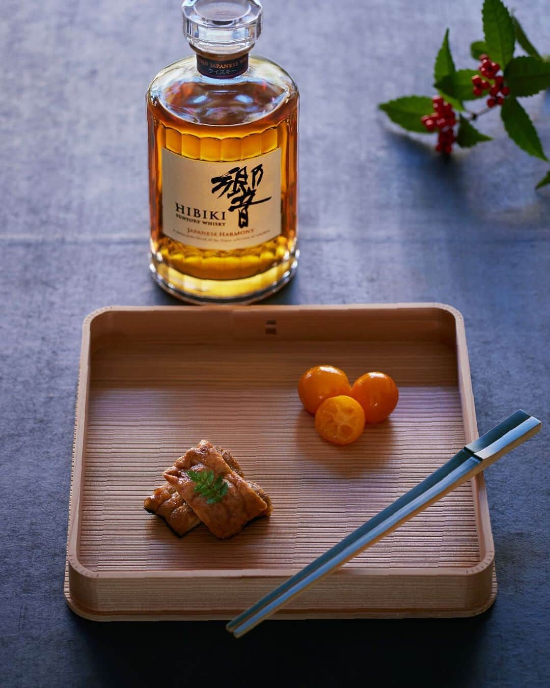 響 | SUNTORY WHISKY HIBIKIさんのインスタグラム写真 - (響 | SUNTORY WHISKY HIBIKIInstagram)「. HIBIKI TIME　～二十四節気・小寒～　  華やぐ酒肴にあわせるのは香りやわらかな「響 JAPANESE HARMONY」 The elegant dish goes well with the mild aroma of HIBIKI JAPANESE HARMONY.  #hibiki #響 #二十四節気 #24seasons #小寒 #shokan #正月 #newyear #withnature #南天 #八寸 #精進料理 #金柑の寒露煮 #金柑 #kumquat #うなぎもどき」1月9日 18時04分 - suntorywhisky_hibiki