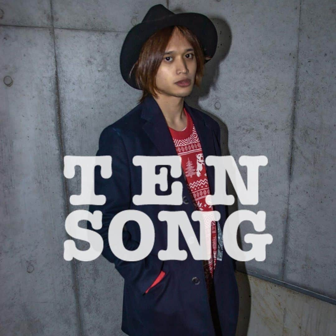 TENSONGさんのインスタグラム写真 - (TENSONGInstagram)「【今年の抱負】  TENSONGボイパ(DJ)担当：アルフィ @alf_tr_10song   他にはないオリジナルスタイルのビートボックスを確立させる。また，歌詞からトラック制作，アレンジ，Mixまで完璧に一人でも作れるようにする。  TENSONGとしての目標は、誰がみても楽しくて、ワクワクできるようなLIVEを作り上げることです！DJのイベントにも参加する予定なので練習姿みたい方は是非！  メインのボーカルが目立っていますが、バックサウンド隊も負けません！  今年も宜しくお願い致します🙇‍♂️  by アルフィ  引き続きアルフィ、そしてTENSONG一同の応援よろしくお願い致します📣  撮影者：@majestic.hiro  #tensong #アルフィ #ボイパ #ビートボックス #dj #2021年 #今年の抱負 #よろしくお願いします #🥁」1月9日 18時13分 - 10song_official