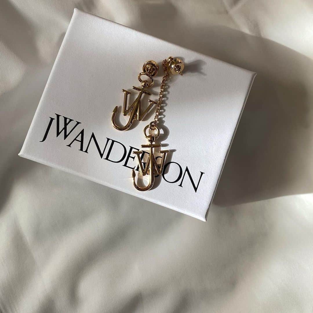吉田佳菜のインスタグラム：「ㅤㅤㅤㅤㅤㅤㅤㅤㅤㅤㅤㅤㅤ ㅤㅤㅤㅤㅤㅤㅤㅤㅤㅤㅤㅤㅤ birthday present♡ ありがとう🥰早くつけたいなぁ〜♡ ㅤㅤㅤㅤㅤㅤㅤㅤㅤㅤㅤㅤㅤ ㅤㅤㅤㅤㅤㅤㅤㅤㅤㅤㅤㅤㅤ #birthdaypresent #誕生日プレゼント #jwanderson #ピアス ㅤㅤㅤㅤㅤㅤㅤㅤㅤㅤㅤㅤㅤ」