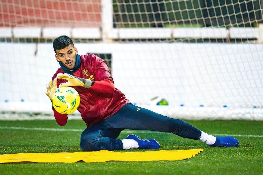 ヘロニモ・ルジのインスタグラム：「Buena victoria anoche @villarrealcf 3 puntos más en liga 💪🏻. Seguimos entrenado y preparando los próximos partidos!」